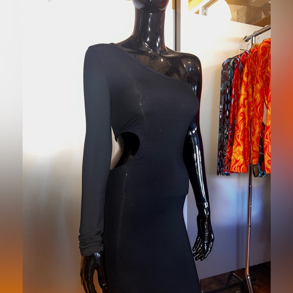 SIEMPRE Black One Sleeve Maxi Dress w/ Cutout